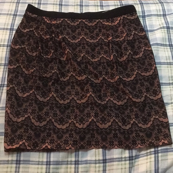 inLUV Dresses & Skirts - inLUV Lace Skirt Size L NWT